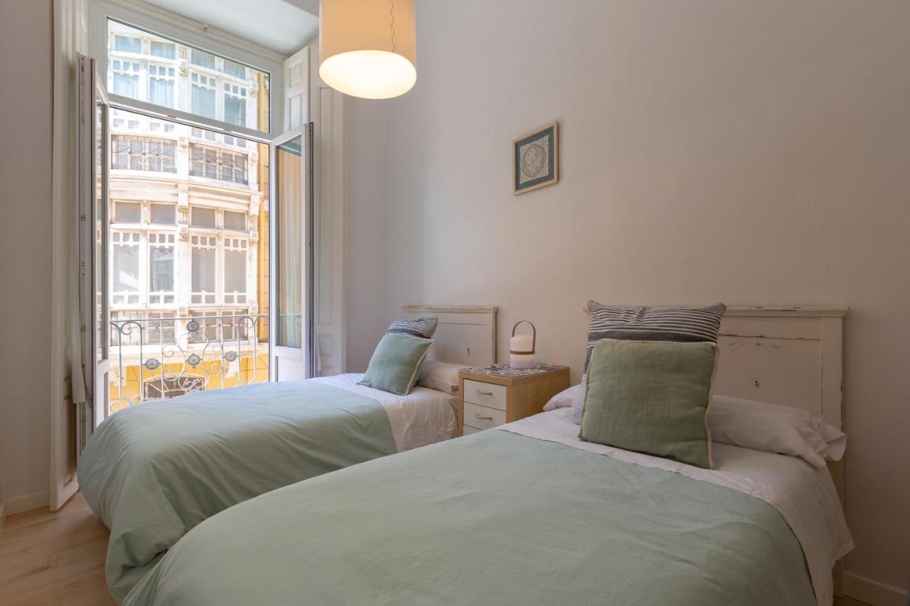 Luminoso apartamento de dos habitaciones con vistas a las Catedral Málaga Exterior foto