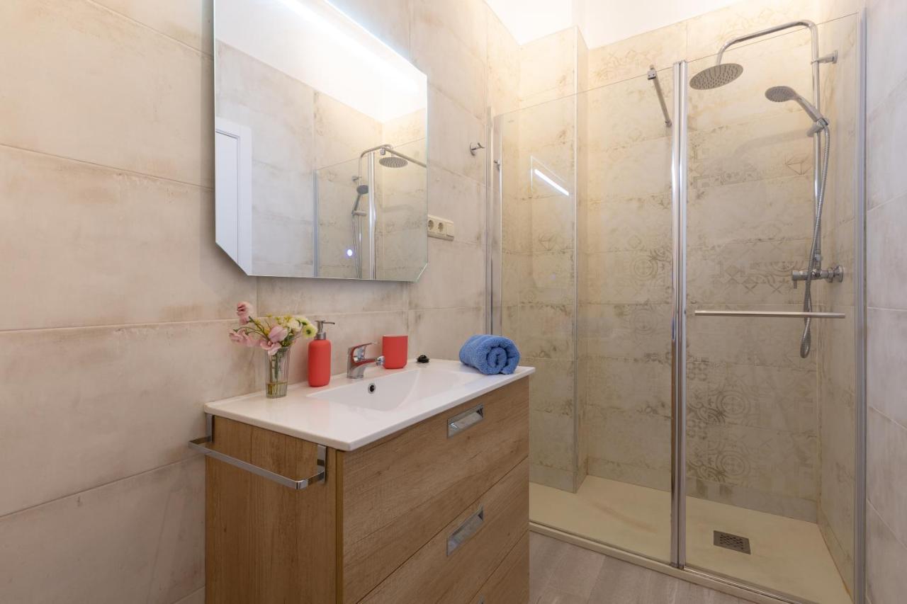 Luminoso apartamento de dos habitaciones con vistas a las Catedral Málaga Exterior foto