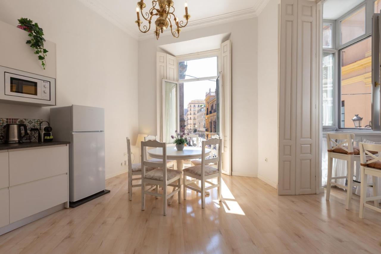 Luminoso apartamento de dos habitaciones con vistas a las Catedral Málaga Exterior foto